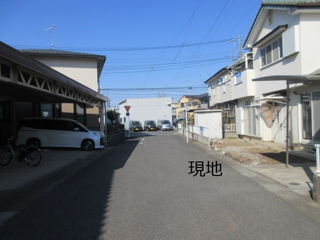 中古戸建　深谷市東方町2-12-9（期間限定現況販売）の前面道路含む現地写真