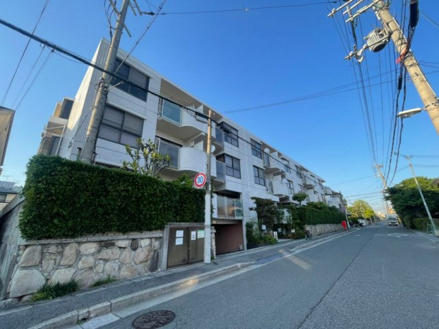 ロイヤル芦屋川の外観