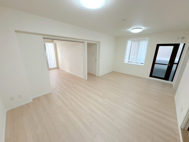 ロイヤル芦屋川の居間・リビング