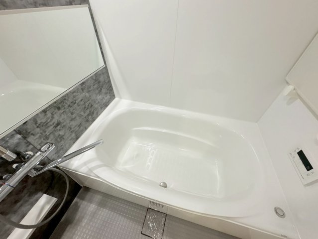 ロイヤル芦屋川の浴室