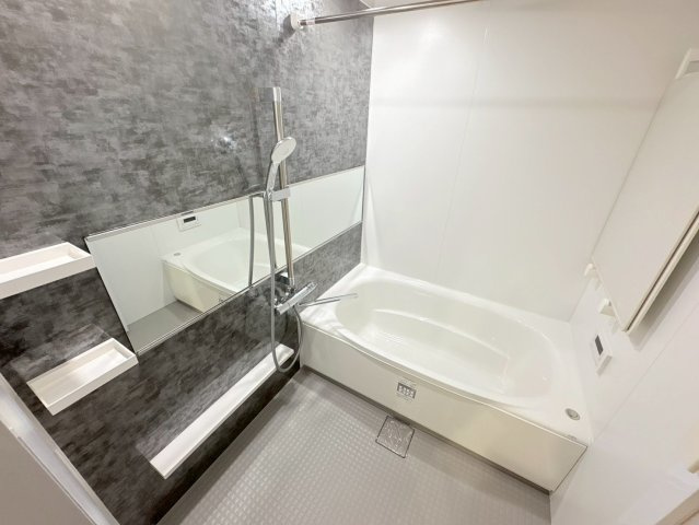 ロイヤル芦屋川の浴室