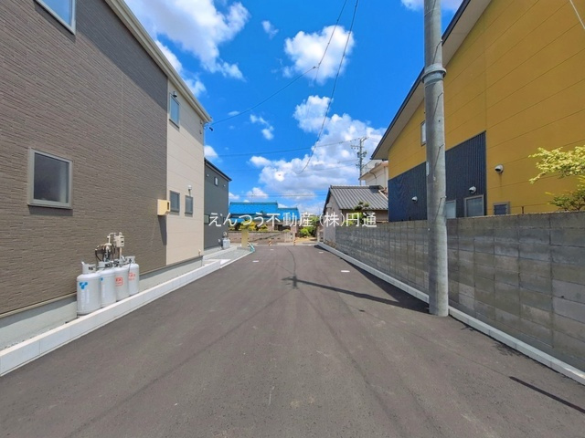 リーブルガーデン東印場町の前面道路含む現地写真