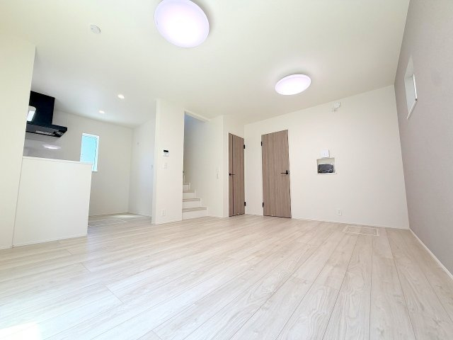 あきる野市上代継全1棟　新築戸建の居間・リビング