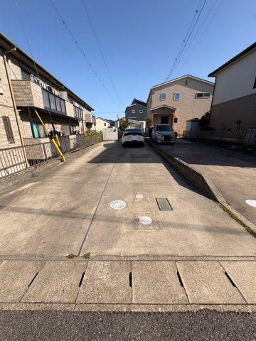 中根町町田戸建の駐車場