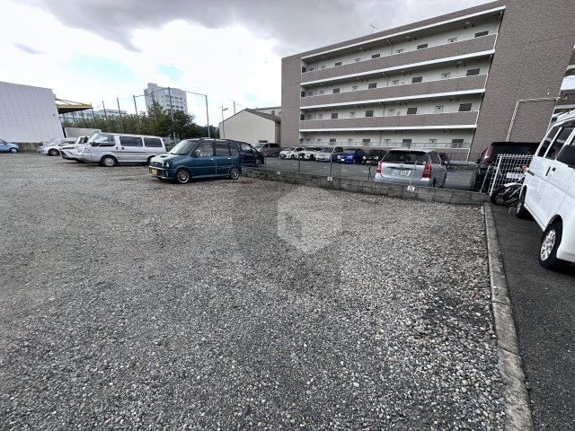 アルカンシェルの駐車場