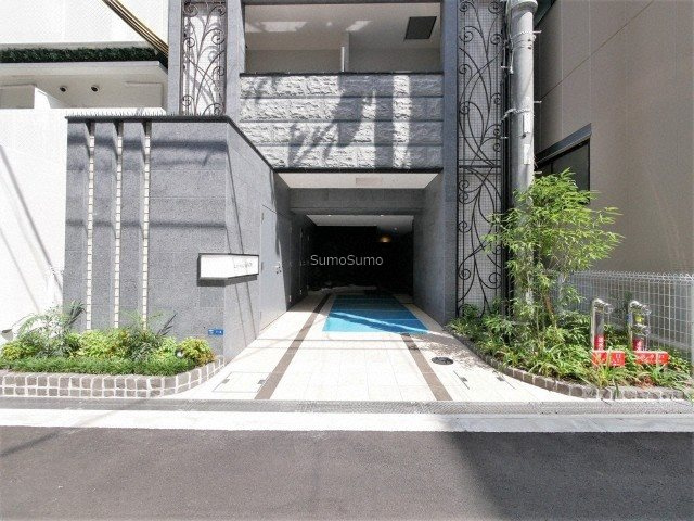 ラ・フォルム鎗屋町のエントランス