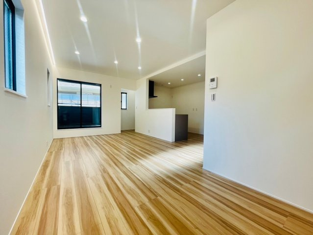 西京極東大丸町　新築参考Aプランの完成予想図|【施工例】
20帖のワイドなリビングはご家族も自然と集まる広さ！お気に入りのインテリアを置いたり等こだわりのリビング空間に♪