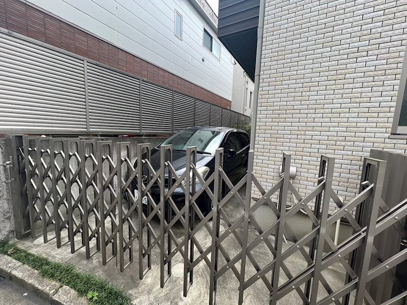 サニーヒルズの駐車場