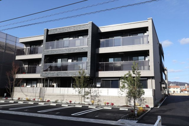 ＧＲＡＮＤ　ＧＲＥＩＧＥ（グラングレージュ）