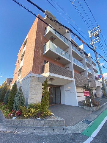 Xpavela甲東園(クラニア甲東園)の外観