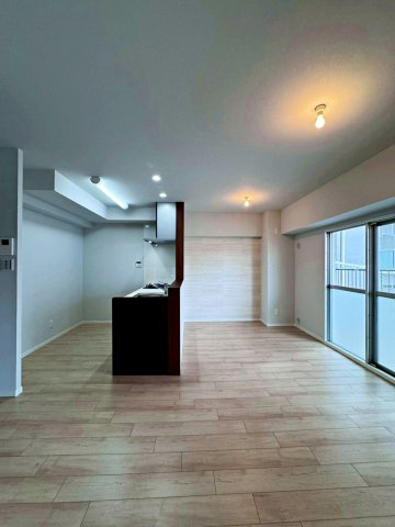 日商岩井太子橋マンションの居間・リビング|室内リフォーム済みで気持ちよく生活がスタートできます！
