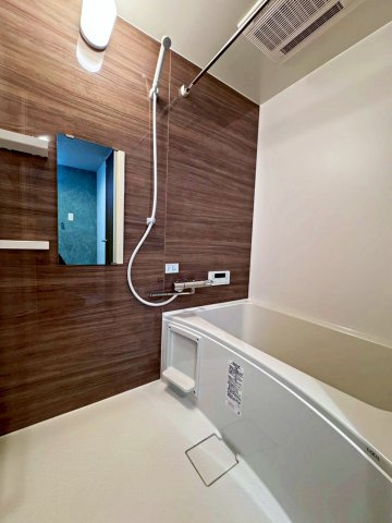 日商岩井太子橋マンションの浴室|雨の日の洗濯物に大活躍の浴室乾燥機付きです