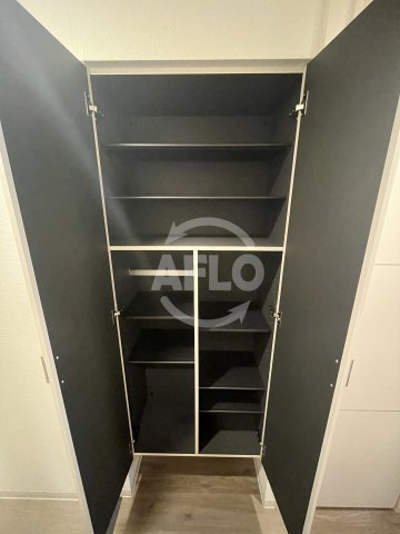 ストームの内装|ストーム　シューズボックス