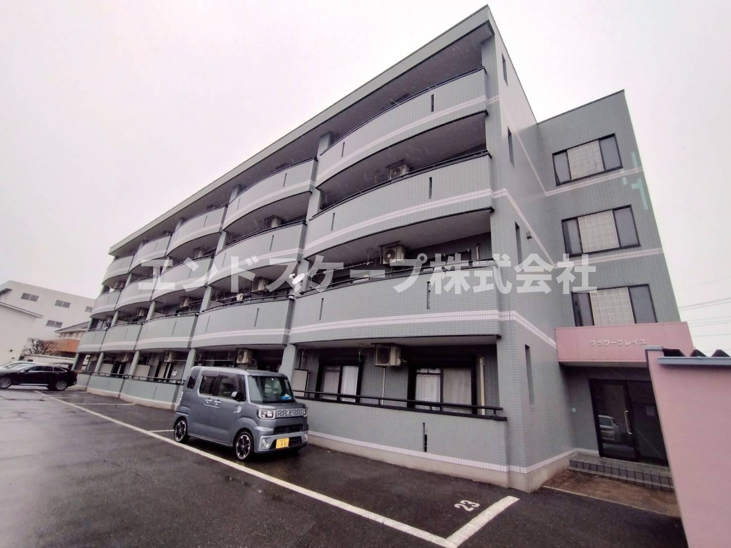 フラワープレイスのエントランス|高崎、前橋のお部屋探しはエンドスケープまで！お客様の理想お聞かせ下さい♪