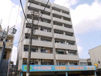 【外観】 | モダンでスタイリッシュな印象を与えるグレーを基調とした外観。