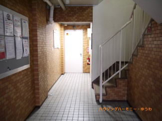 【その他共用部分】 | 清潔感と歓迎感があるエントランスホールとなります。