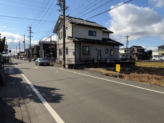 土地　牛牧の前面道路含む現地写真
