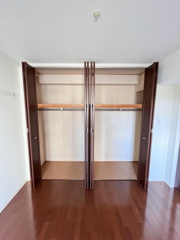 大阪市城東区成育２丁目の賃貸マンションの収納