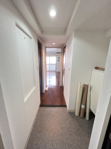 大阪市城東区成育２丁目の賃貸マンションの玄関