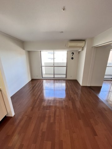 大阪市城東区成育２丁目の賃貸マンションの居間・リビング