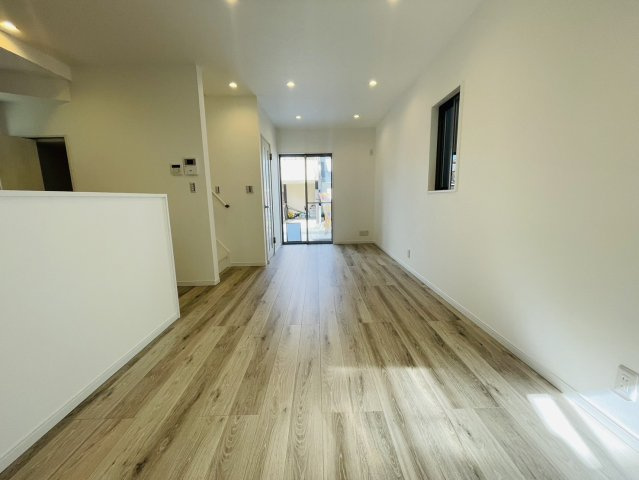 西京極東大丸町　新築参考Cプランの完成予想図|【施工例】
奥行きあるリビングは、ソファーを置いて家族団らんや、お気に入りのダイニングテーブルで楽しくお食事が楽しめます！