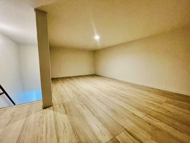 西京極東大丸町　新築参考Cプランの完成予想図|【施工例】
ロフトまでの上り下りが階段になっている為、安定した状態で大切なお荷物の持ち運びが可能。