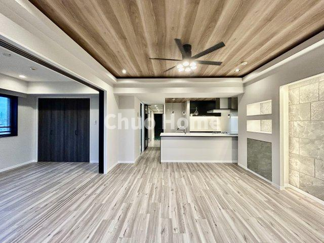 メイツ町屋の設備|【宅配ボックス】在宅時・不在時に関わらず、居住者の代わりに非対面で宅配物を受け取ってくれる便利な設備です。わかりやすくご説明致しますので見学時にはお部屋だけではなく共用部分もぜひチェックしてください。