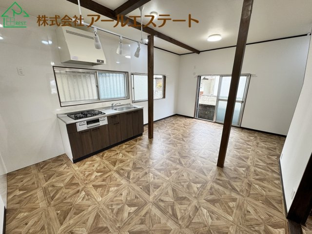 高砂市中島２丁目　山陽電鉄「伊保駅」徒歩17分の居間・リビング