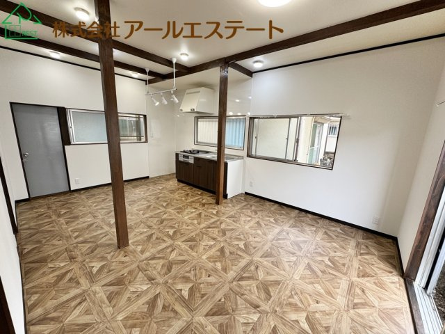 高砂市中島２丁目　山陽電鉄「伊保駅」徒歩17分の居間・リビング