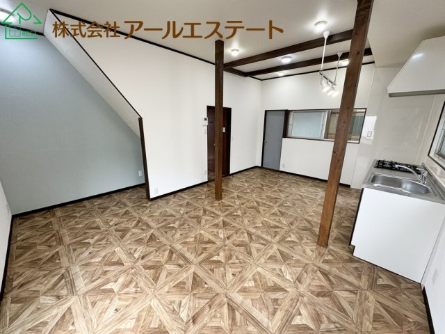 高砂市中島２丁目　山陽電鉄「伊保駅」徒歩17分の居間・リビング