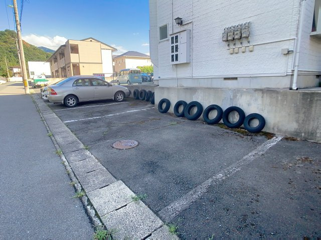 キャスル星州の駐車場