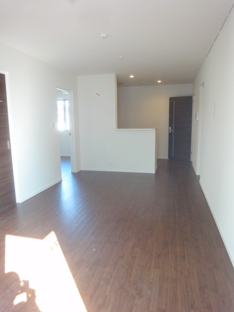 ハイバリー武蔵野の居間・リビング|★広々リビングでレイアウトも自由自在です♪　同マンション参考写真です