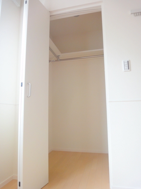 ハイバリー武蔵野の収納|★収納たっぷりウォークインクローゼットです♪　イメージ