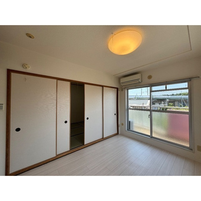 【居間・リビング】 | セジュールマンション | こちらの居間で趣味の時間をお楽しみください