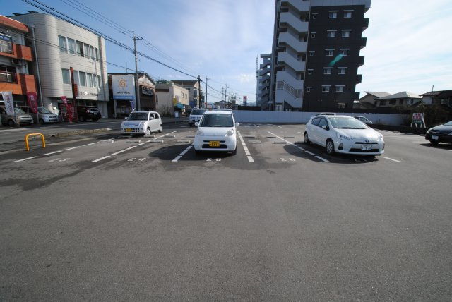 アルファスマート西国分の駐車場