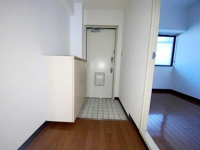 クレスト南浦和弐番館の玄関|別号室の参考写真です。