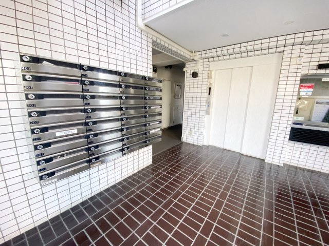 クレスト南浦和弐番館のロビー