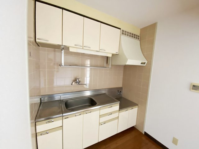 クレスト南浦和弐番館のキッチン|別号室の参考写真です。