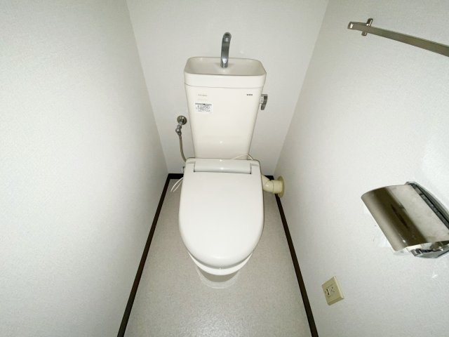 クレスト南浦和弐番館のトイレ|別号室の参考写真です。