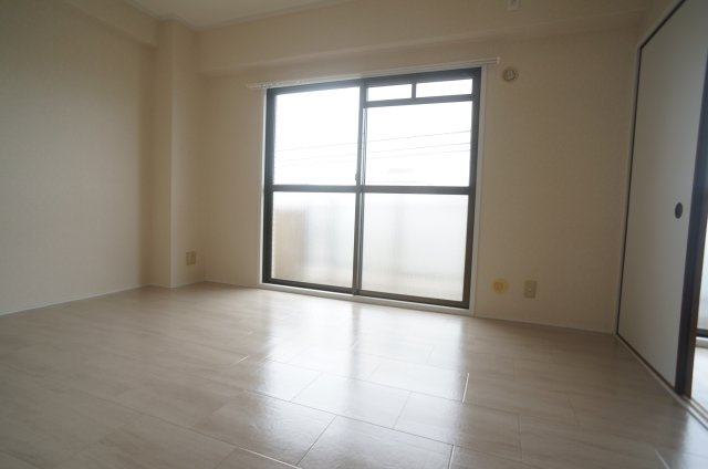 ソセイ末広の洋室