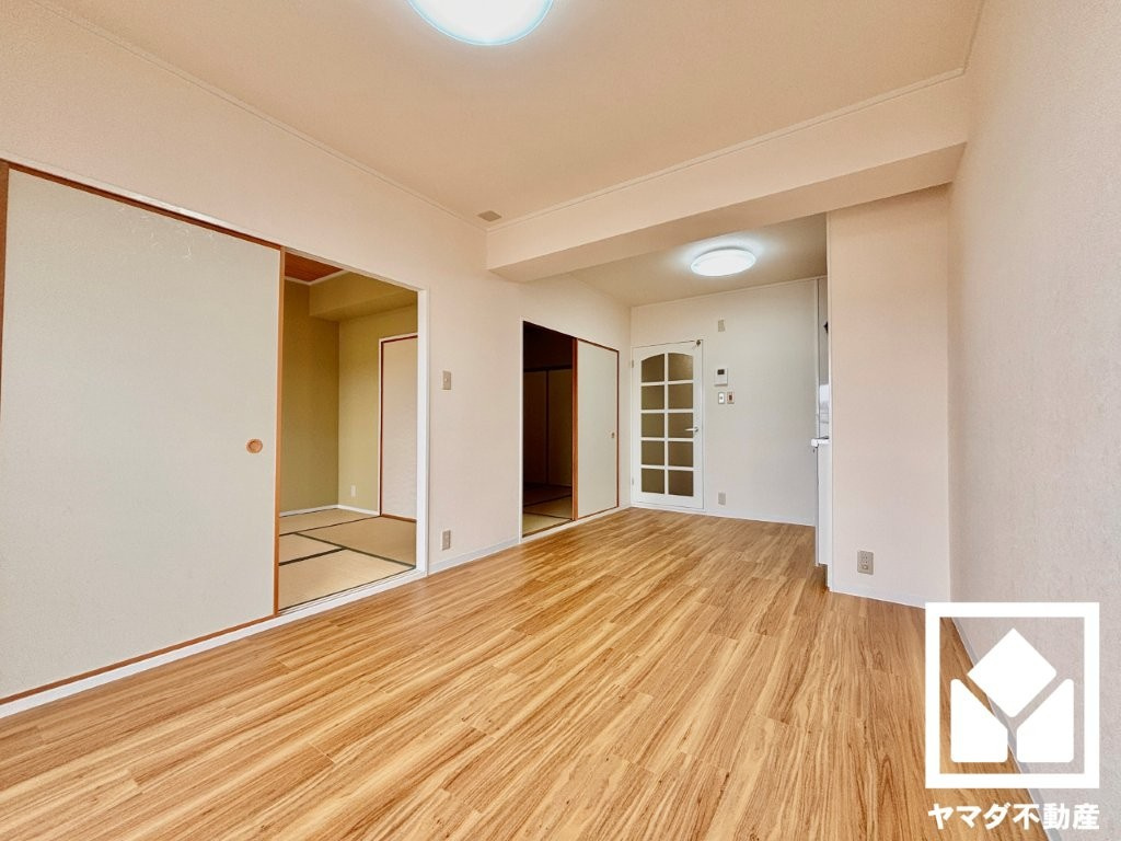 伏見日光ハイツ2号棟の居間・リビング