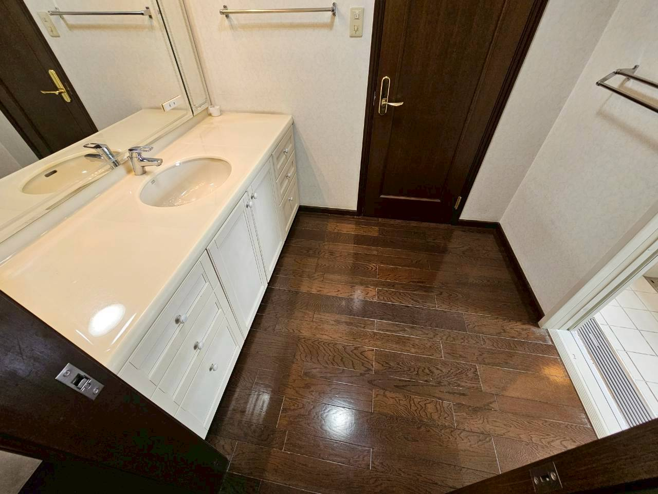 木津山町貸家の玄関