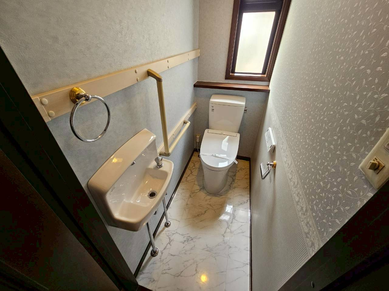 木津山町貸家のトイレ