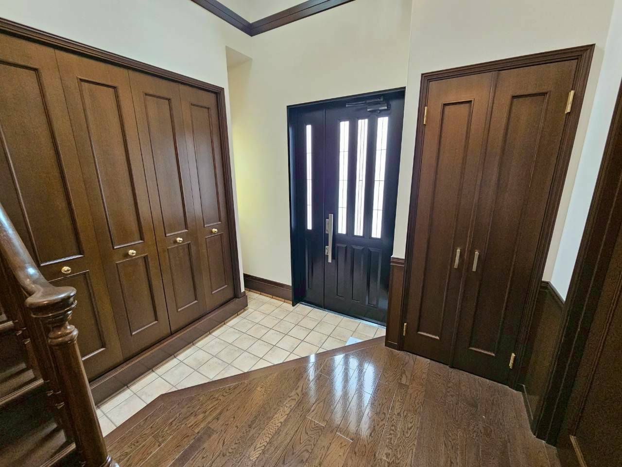 木津山町貸家の玄関