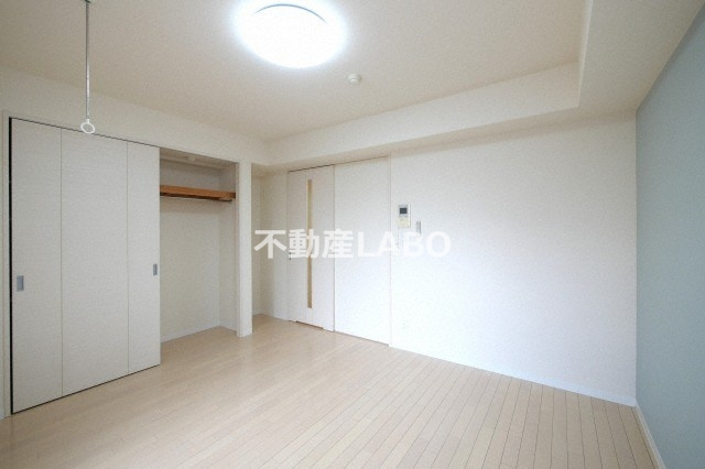 メゾン夕陽ヶ丘の洋室