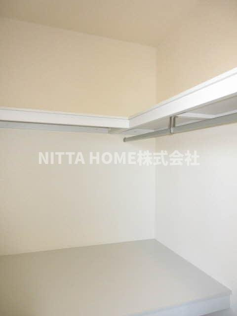 カーサ・ドマーニの収納|洋室にはウォークインクローゼットがついています◇