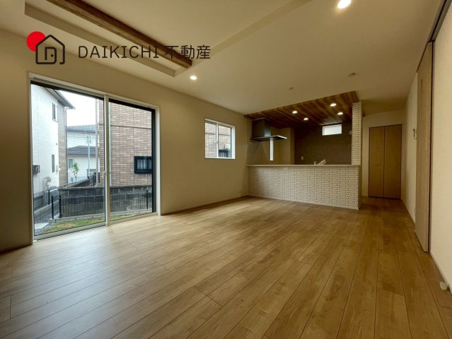 【居間・リビング】 | 久喜市本町2丁目2期　新築戸建　全3棟　3号棟