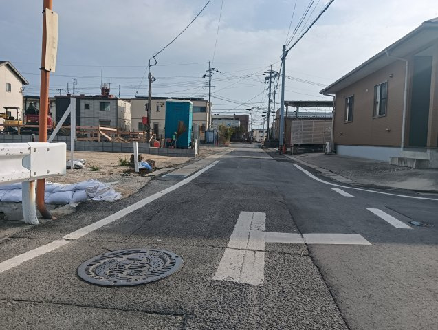 佐賀市木原　第6　1号棟の前面道路含む現地写真