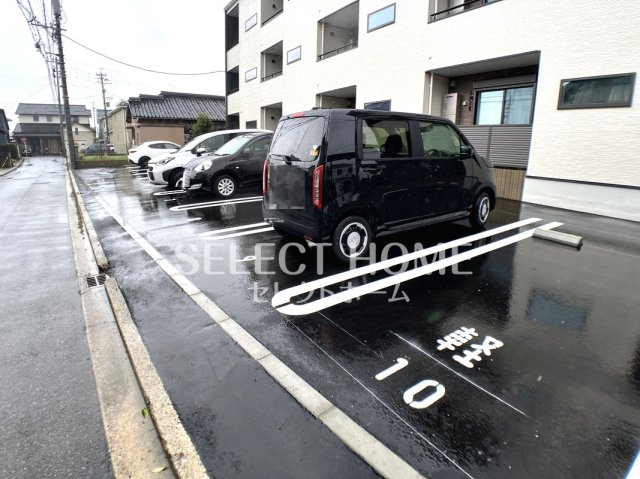 【駐車場】 | プエンテリア岡崎 | 駐車場に車を止められます