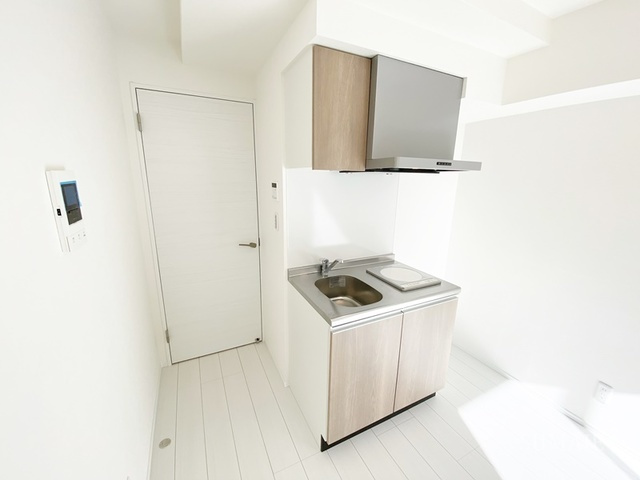 Y’ｓ Court Akabaneのキッチン|１口IHコンロ付ミニキッチン。